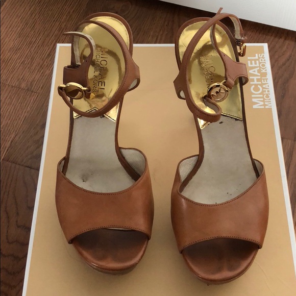Michael Kors platform sandal - Picture 2 of 5
